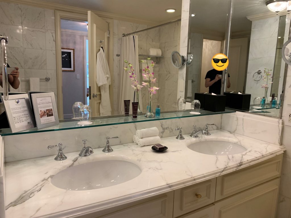 大阪麗思卡爾頓酒店-浴室有兩個洗手盆